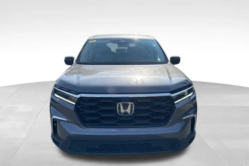 2023 Honda Pilot LX photo 1
