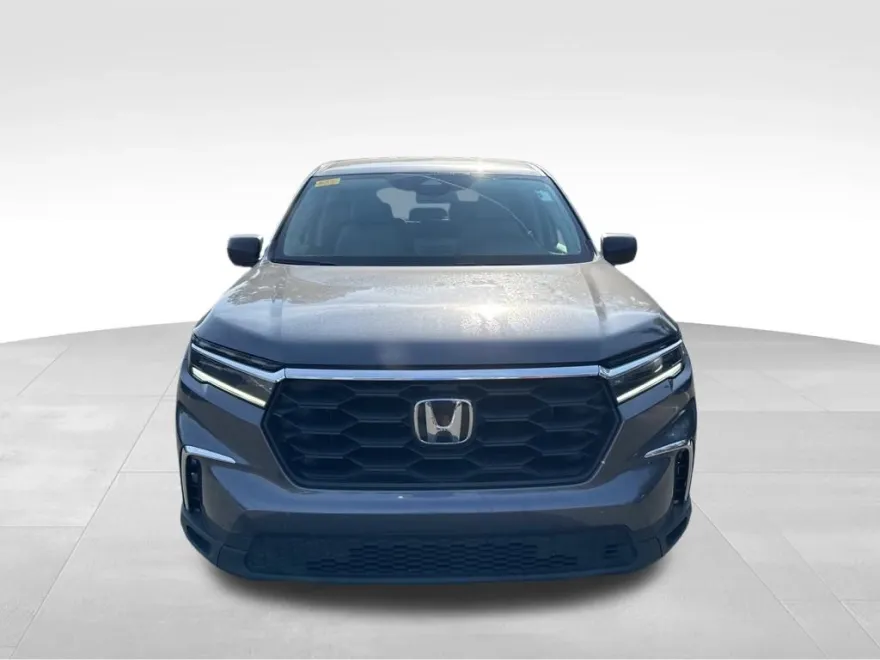 2023 Honda Pilot LX photo 1