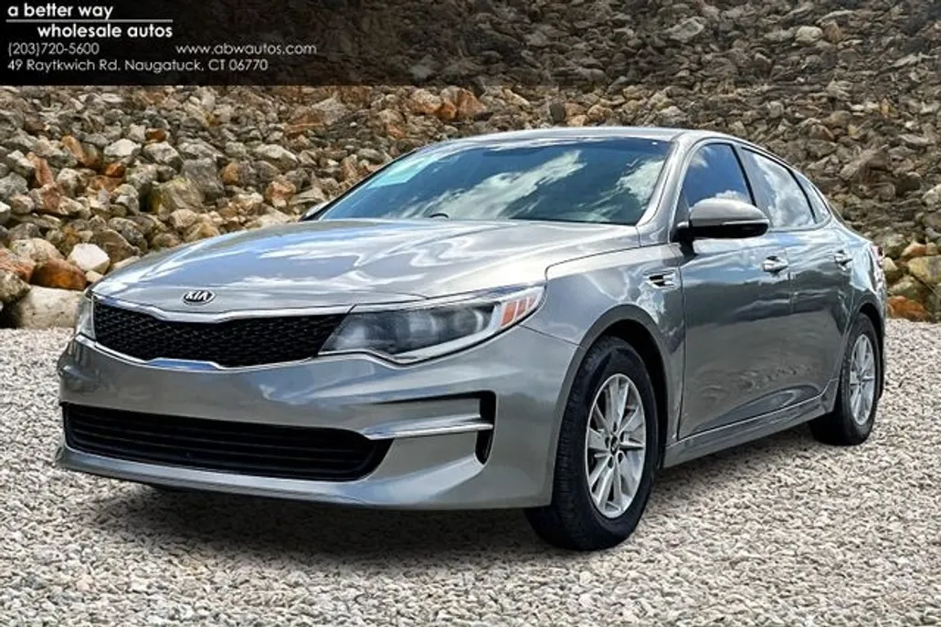 2017 Kia Optima LX photo 1