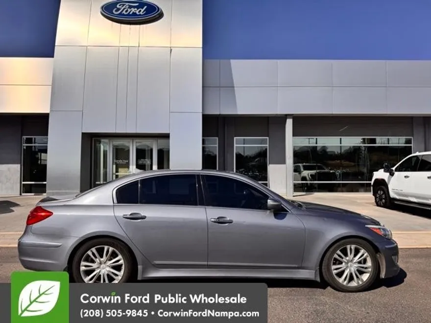 2014 Hyundai Genesis 3.8 photo 2