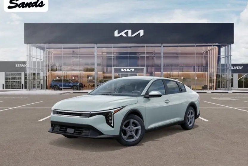 2025 Kia K4 LXS photo 1