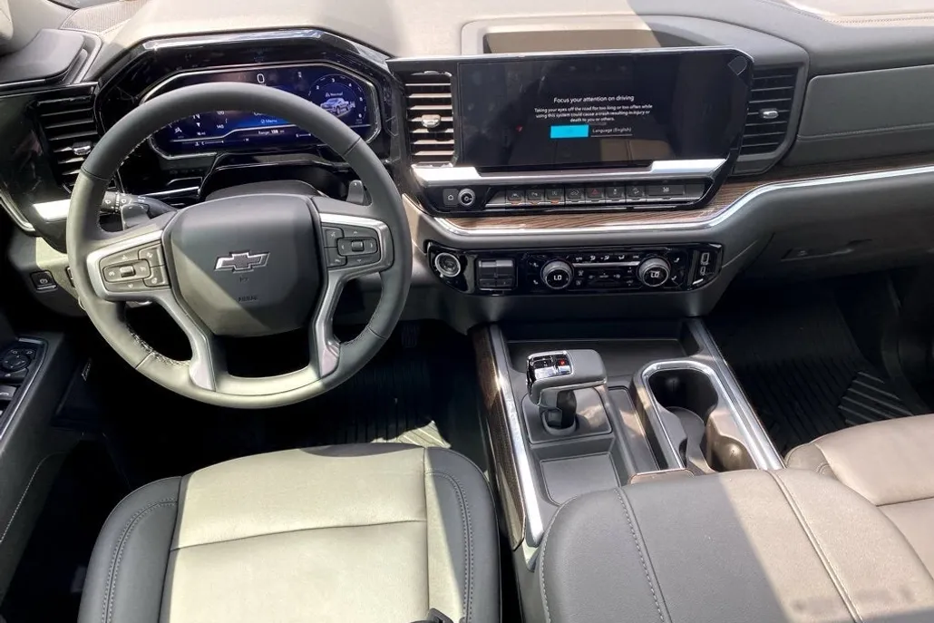 2024 Chevrolet Silverado 1500 RST photo 1