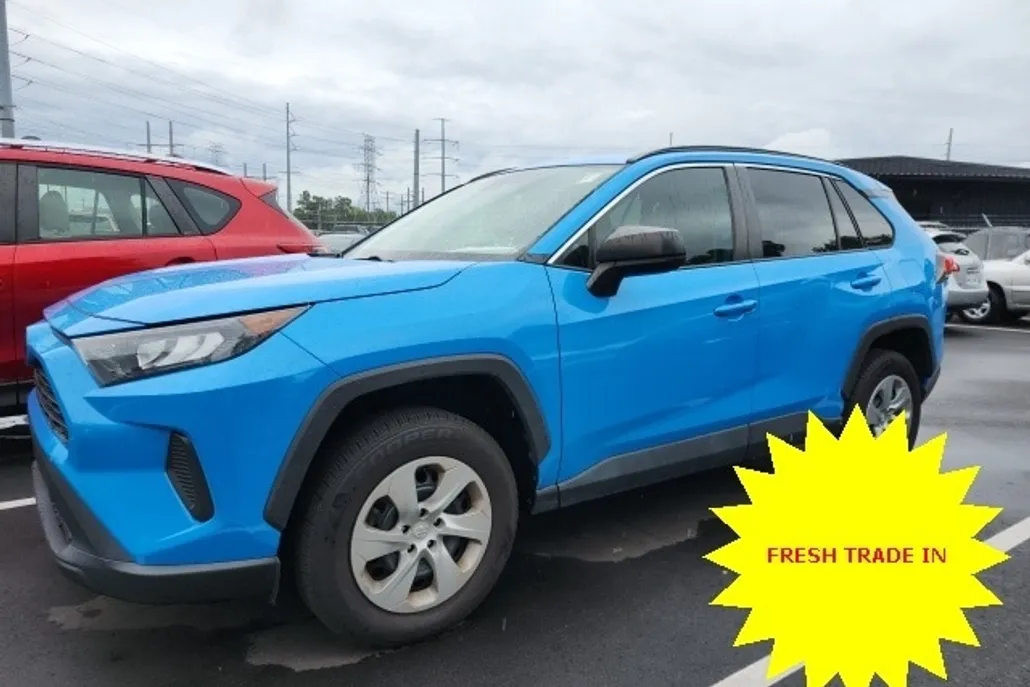 2021 Toyota RAV4 LE photo 1