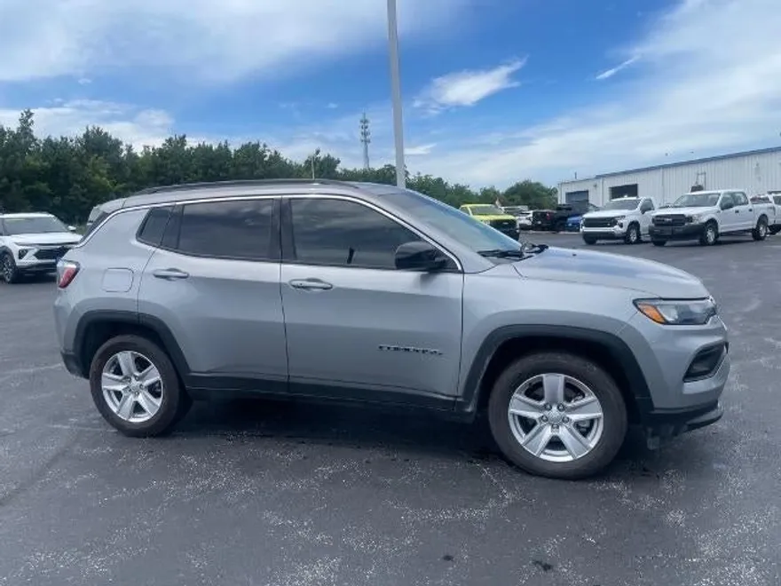 2022 Jeep Compass Latitude photo 1