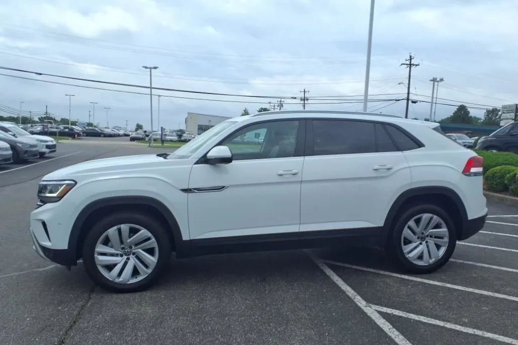 2022 Volkswagen Atlas Cross Sport SE Technology photo 1