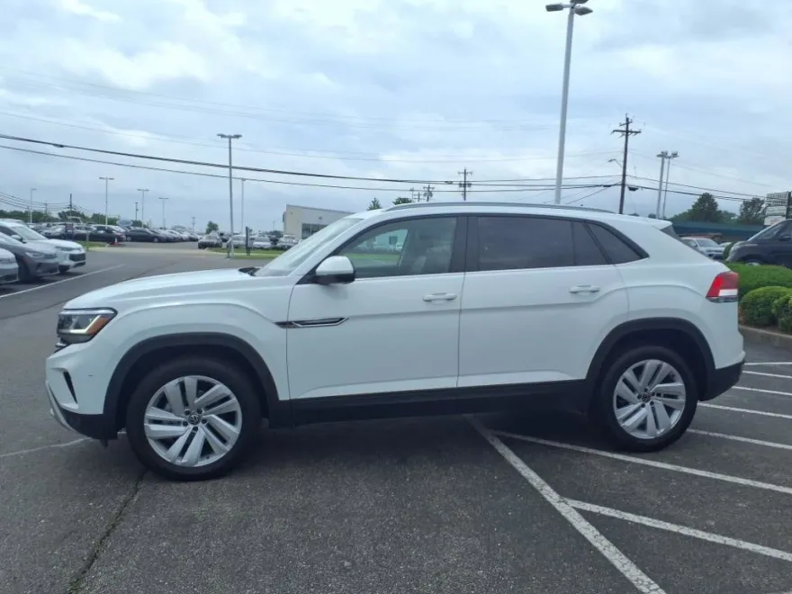 2022 Volkswagen Atlas Cross Sport SE Technology photo 1