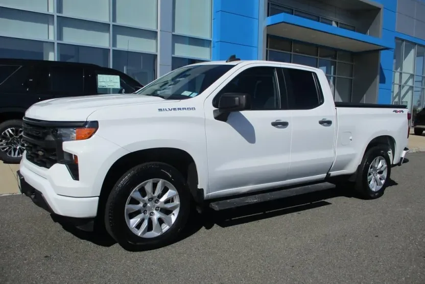 2022 Chevrolet Silverado 1500 Custom photo 1