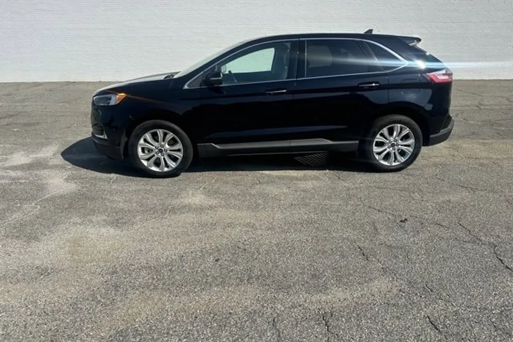 2020 Ford Edge Titanium photo 1