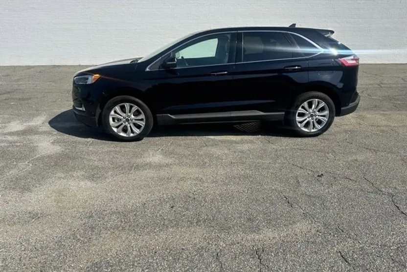2020 Ford Edge Titanium photo 1