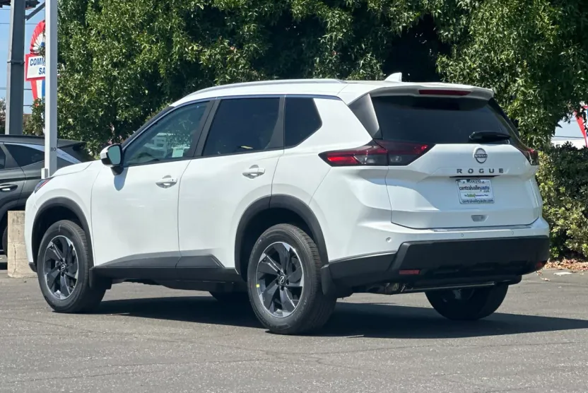 2026 Nissan Rogue SV photo 1