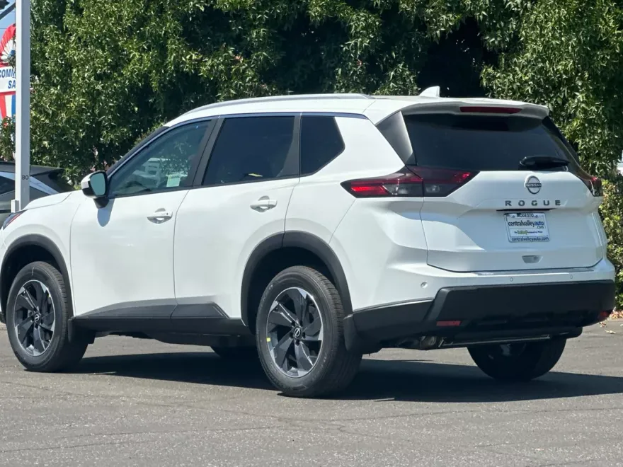2026 Nissan Rogue SV photo 1