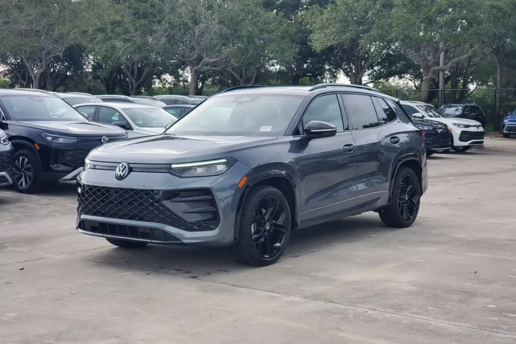 2025 Volkswagen Tiguan SE R-Line Black photo 1