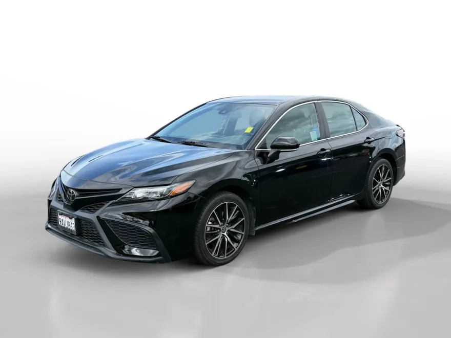 2022 Toyota Camry SE photo 1