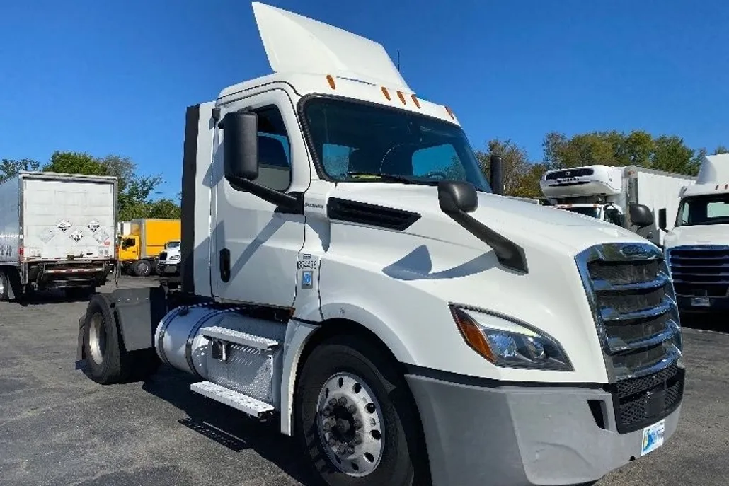 2020 Freightliner Cascadia 126" Day cab photo 1
