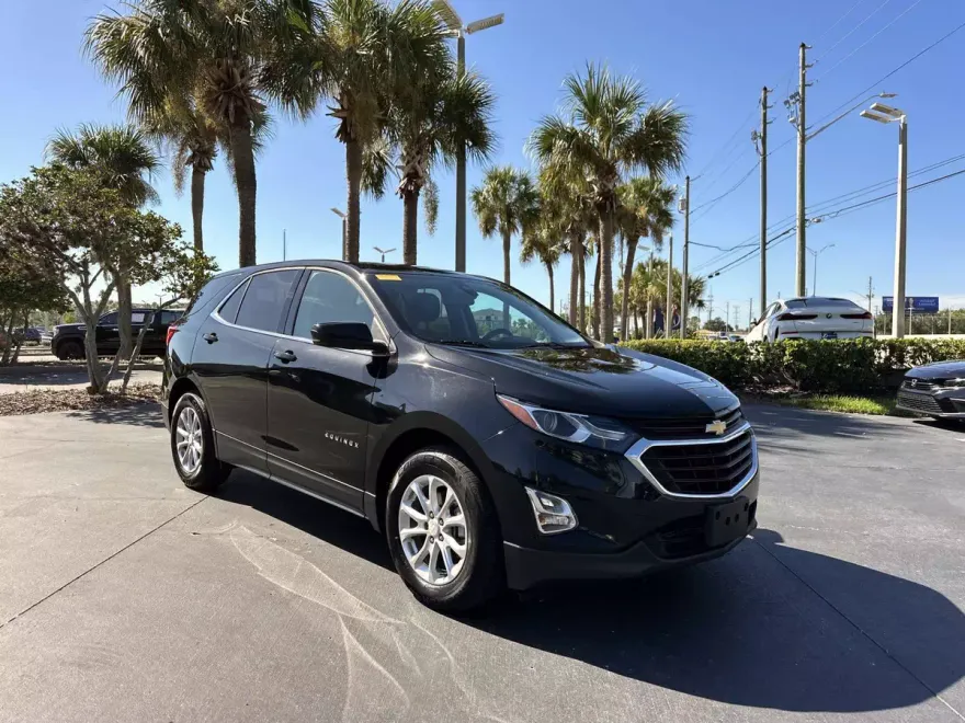 2020 Chevrolet Equinox LT photo 1