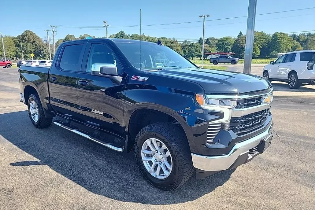 2022 Chevrolet Silverado 1500 LT photo 1