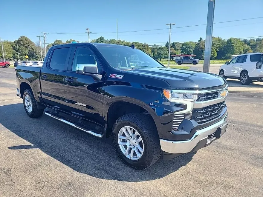 2022 Chevrolet Silverado 1500 LT photo 1