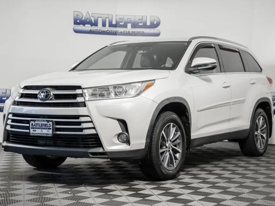 2019 Toyota Highlander XLE photo 1