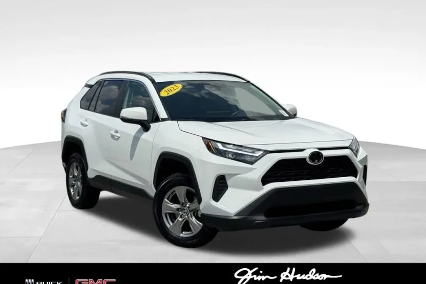 2023 Toyota RAV4 XLE photo 1