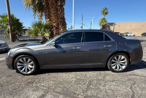 2019 Chrysler 300 Limited photo 2