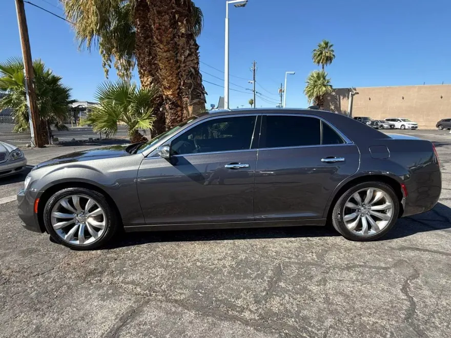 2019 Chrysler 300 Limited photo 2