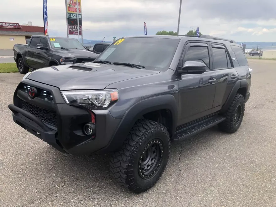 2019 Toyota 4Runner TRD Off-Road Premium photo 1
