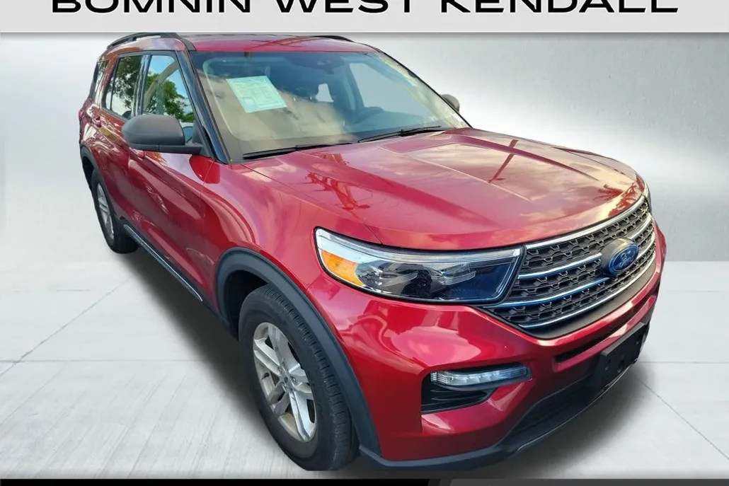 2023 Ford Explorer XLT photo 1