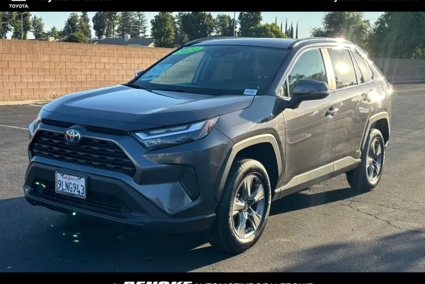 2024 Toyota RAV4 XLE photo 1