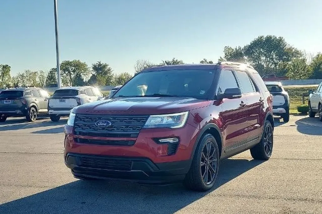 2019 Ford Explorer XLT photo 1