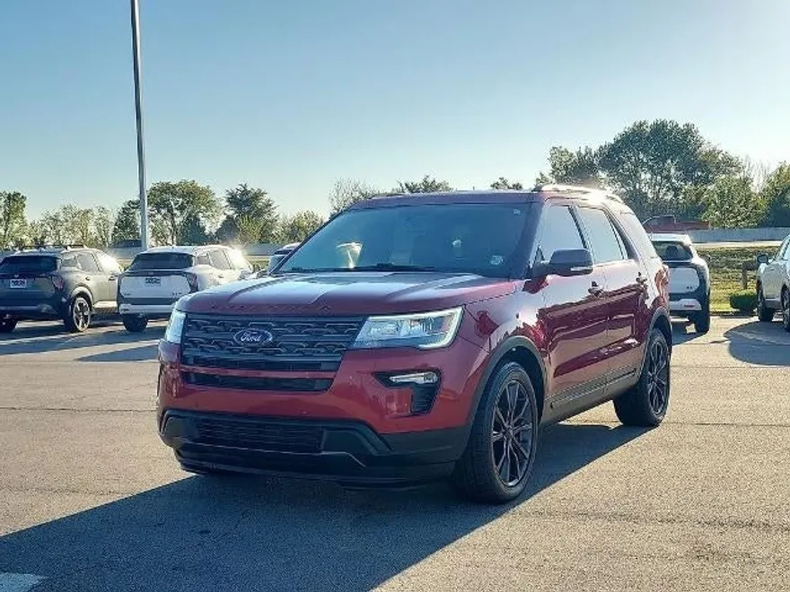 2019 Ford Explorer XLT photo 1