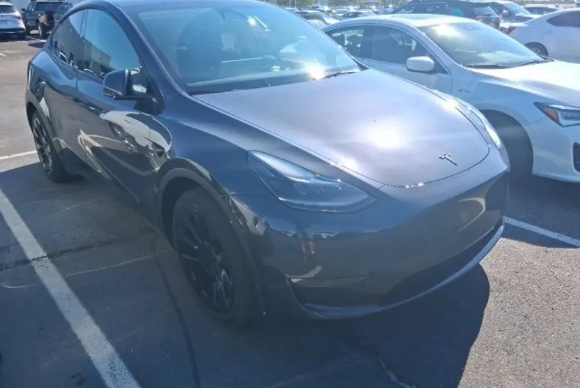 2024 Tesla Model Y Long Range photo 1