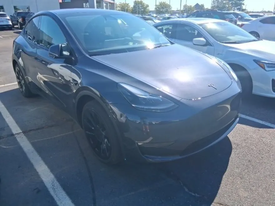 2024 Tesla Model Y Long Range photo 1