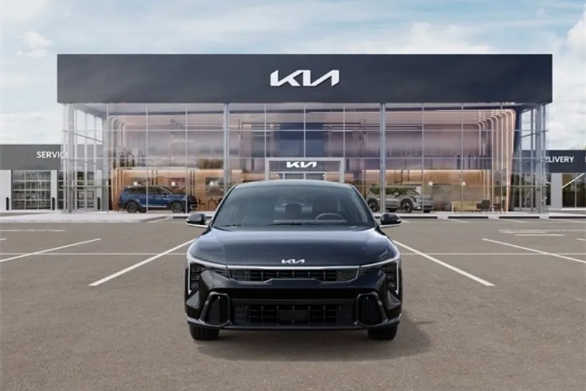 2025 Kia K4 GT-Line photo 1