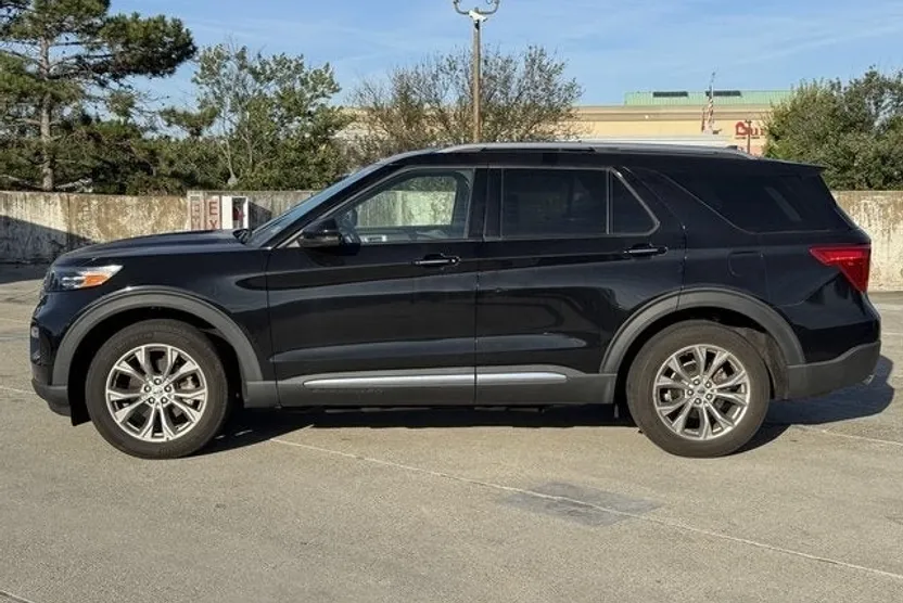 2022 Ford Explorer Limited photo 1