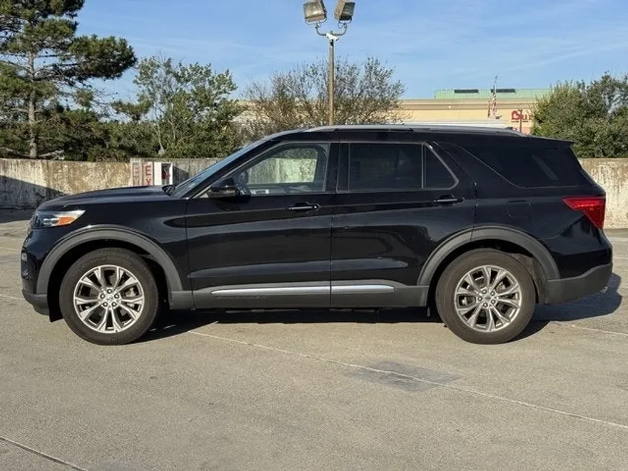 2022 Ford Explorer Limited photo 1