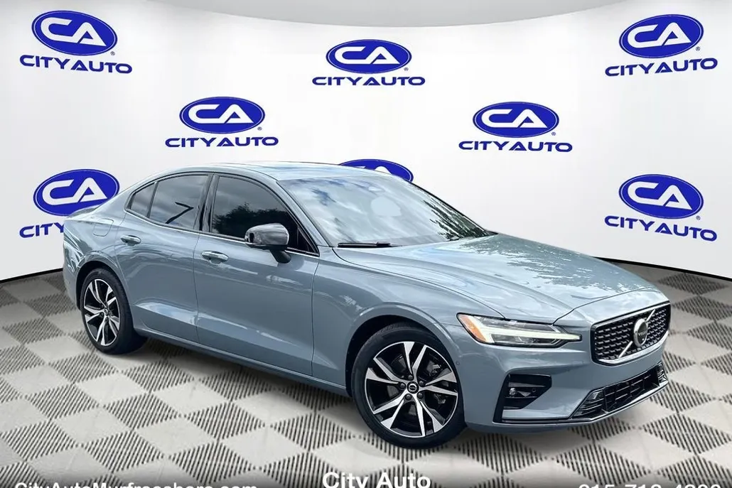 2023 Volvo S60 B5 Plus photo 1