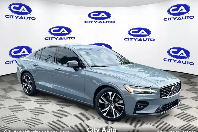 2023 Volvo S60 B5 Plus photo 1