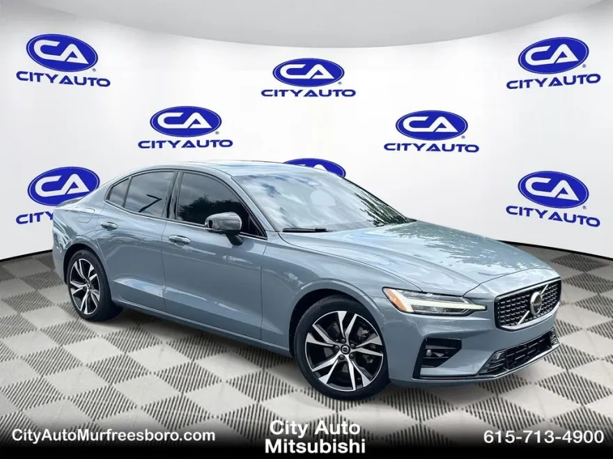 2023 Volvo S60 B5 Plus photo 1