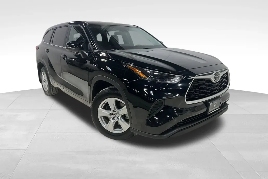 2023 Toyota Highlander L photo 1