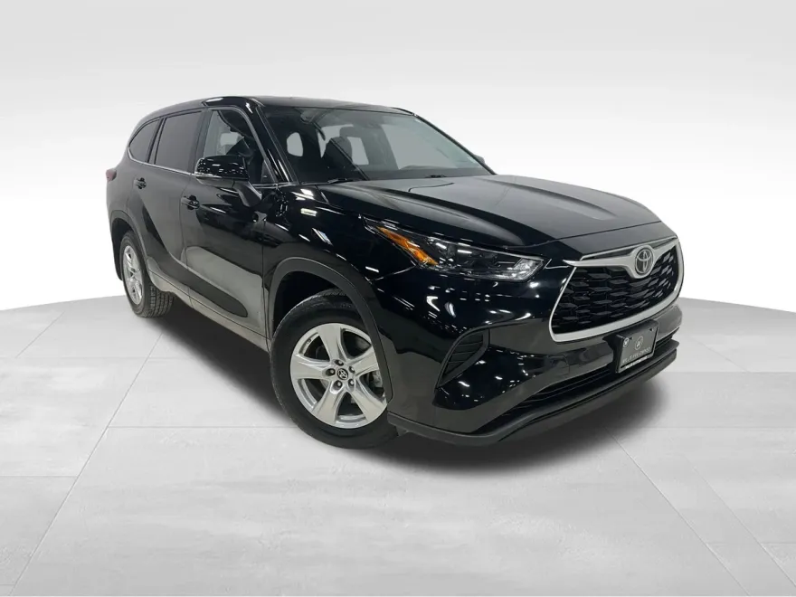 2023 Toyota Highlander L photo 1
