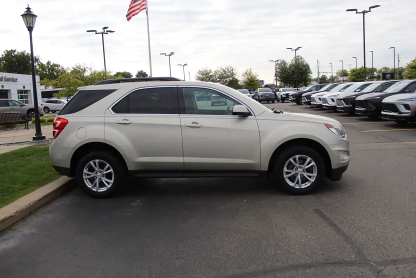2016 Chevrolet Equinox LT photo 1