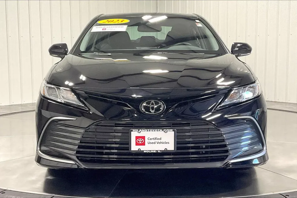 2023 Toyota Camry LE photo 1
