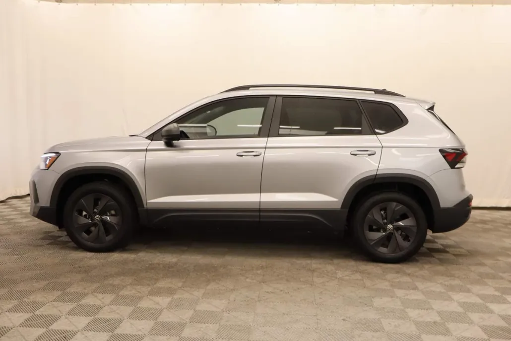 2025 Volkswagen Taos S photo 1