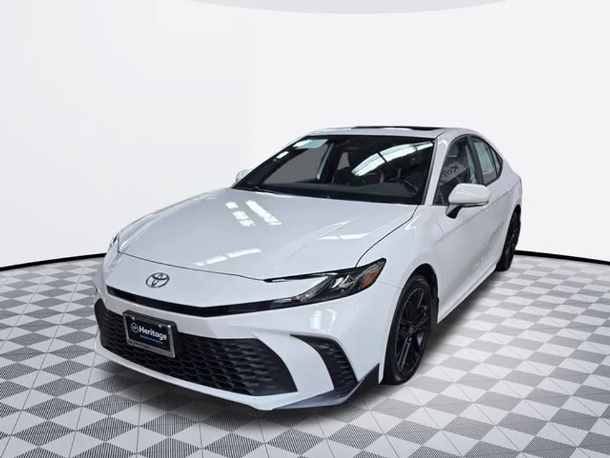2025 Toyota Camry SE photo 1