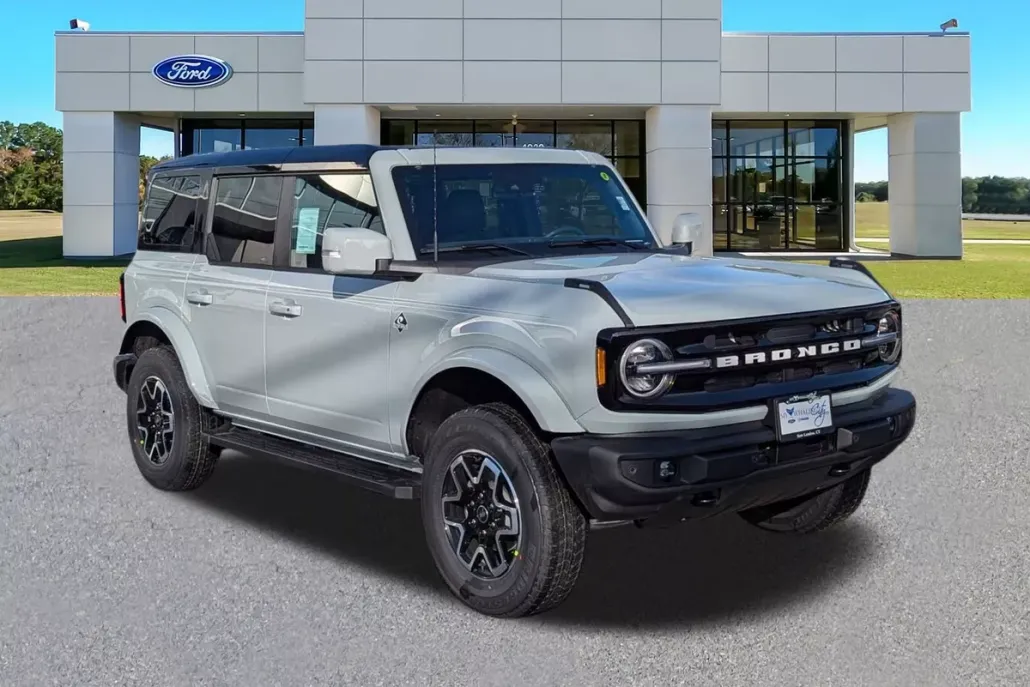 2024 Ford Bronco Outer Banks photo 1