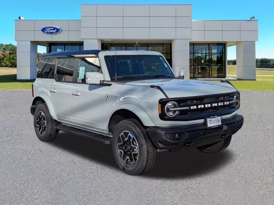 2024 Ford Bronco Outer Banks photo 1