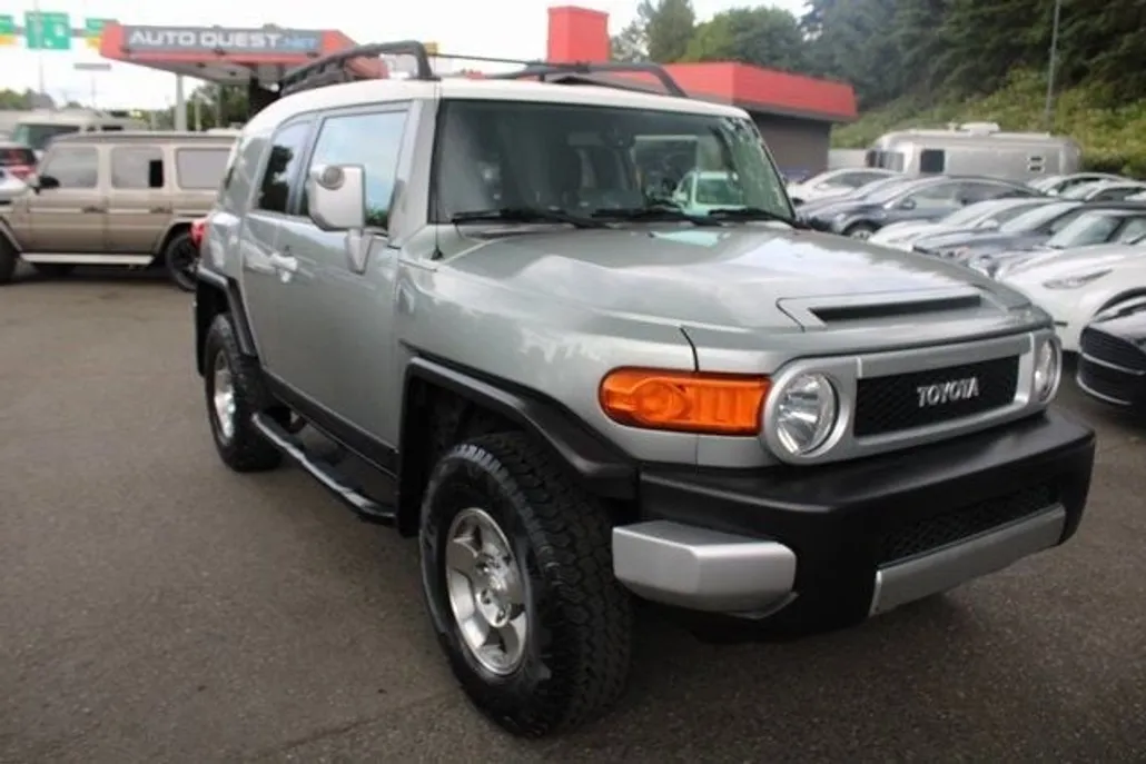 2010 Toyota FJ Cruiser Base photo 1