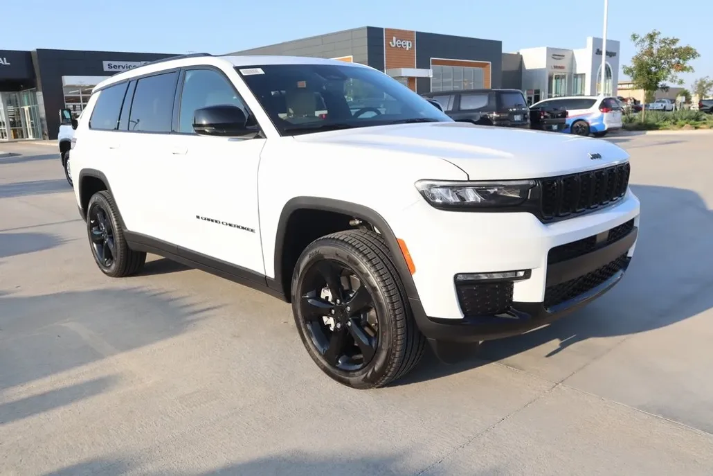2025 Jeep Grand Cherokee Limited photo 1