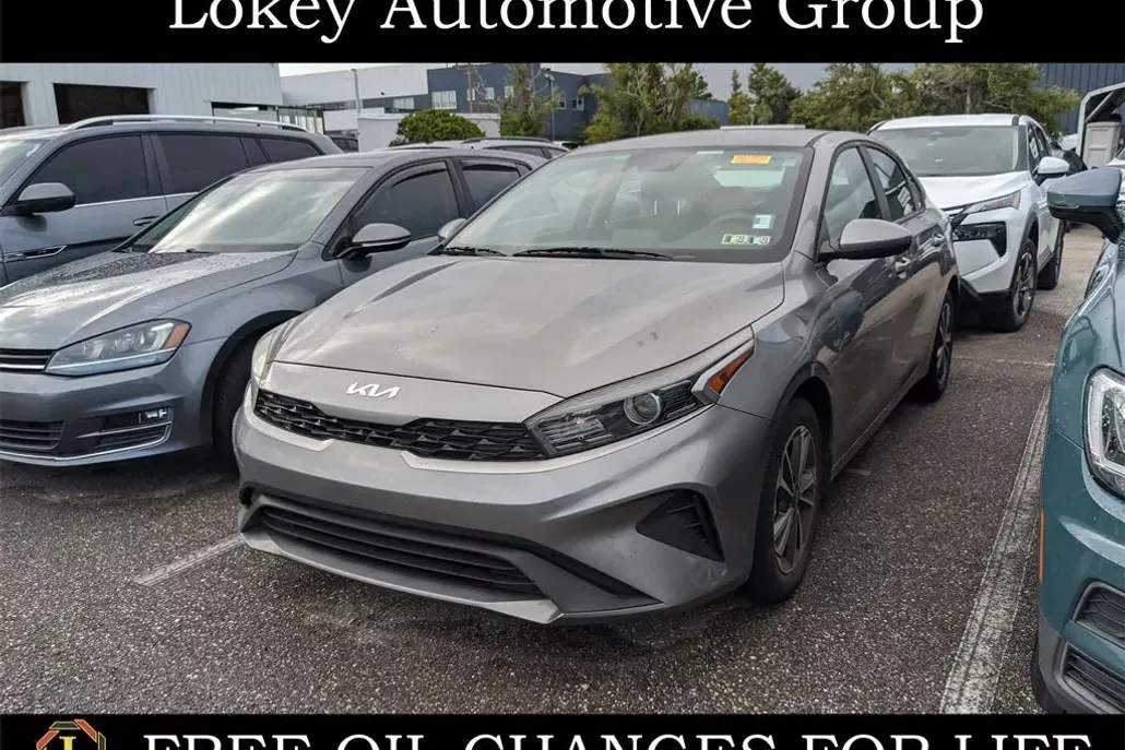 2023 Kia Forte LXS photo 1