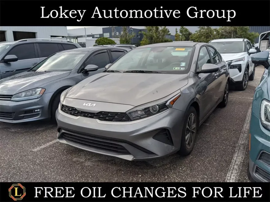 2023 Kia Forte LXS photo 1
